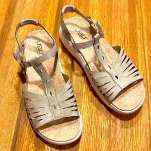 JBU sandals size 8